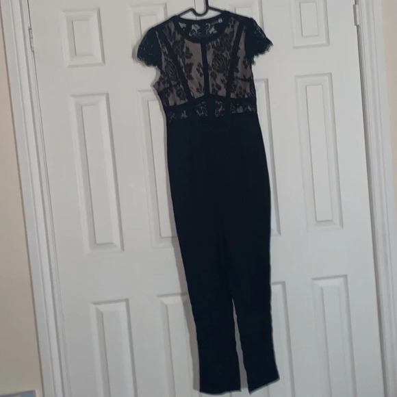 Boohoo lace top  cap sleeves jumpsuit Sz 8 - Picture 3 of 14